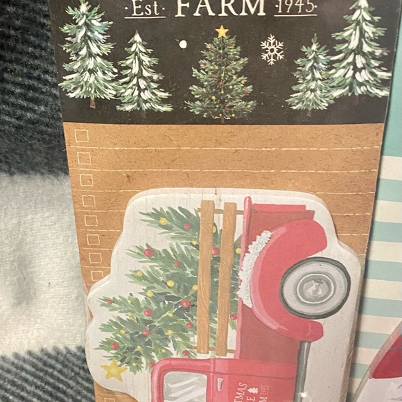 NWT…2 regular pads of writing paper and 2 small tablets of paper - Picture 2 of 3